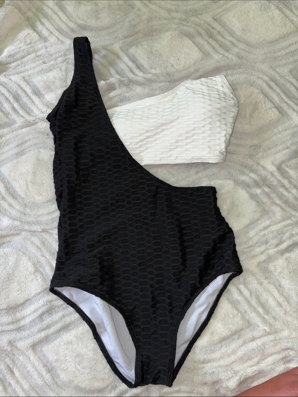 Cupshe Black & White One-Shoulder One-Piece Swimsuit
